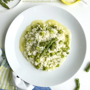 Italian recipe of risotto with asparagus